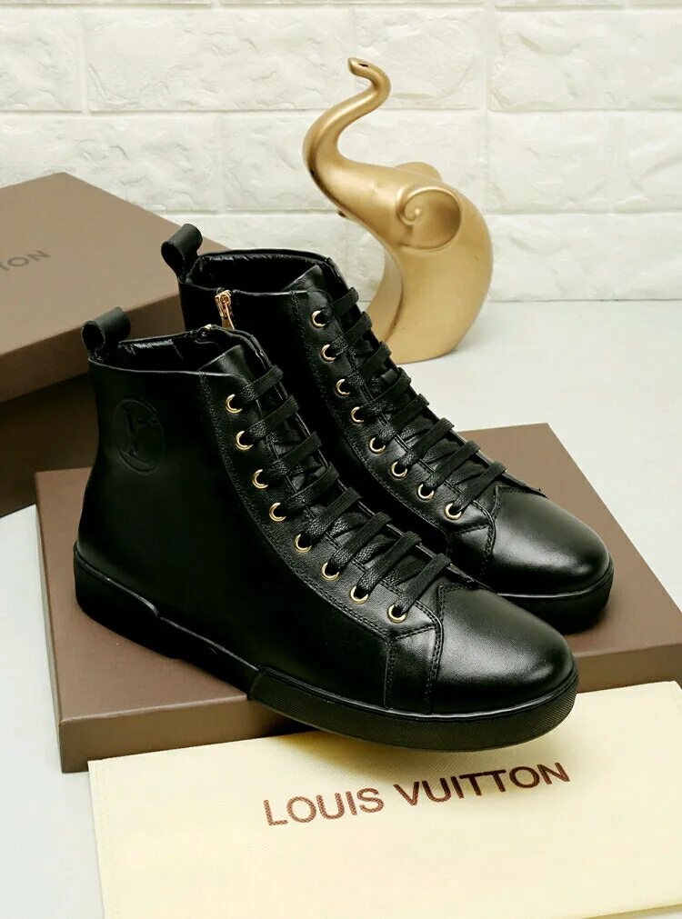 Factory price: 440💰 LV’s new men’s boots are on the market, the Korean version has a zipper design on the inside! The latest color combination in the L classic series! Original 1:1 exclusive molded custom model👍👍👍Simple and generous, super versatile, comfortable and highly fitting, exclusive🚇️Upper: imported top-quality fine cowhide fabric, lining: custom soft sheepskin, high-density rubber outsole🏆🏆🏆Welcome all sellers to sell in the picture above, one piece can be shipped on behalf of the customer, code number 38-44 (45 code can be customized)